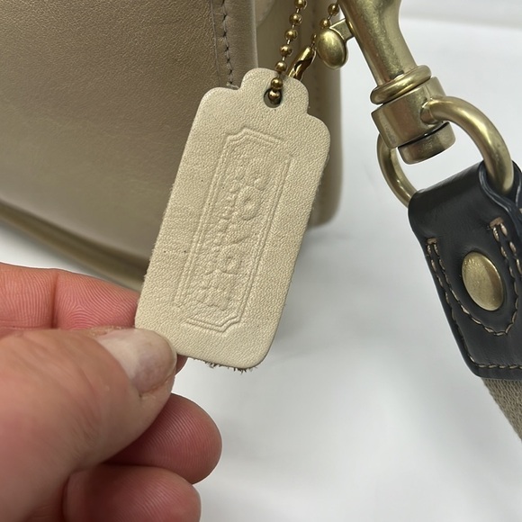 Coach Legacy Vintage 038-007 Cream Bone Zip Top Detachable Crossbody Clutch Bag - Picture 11 of 16